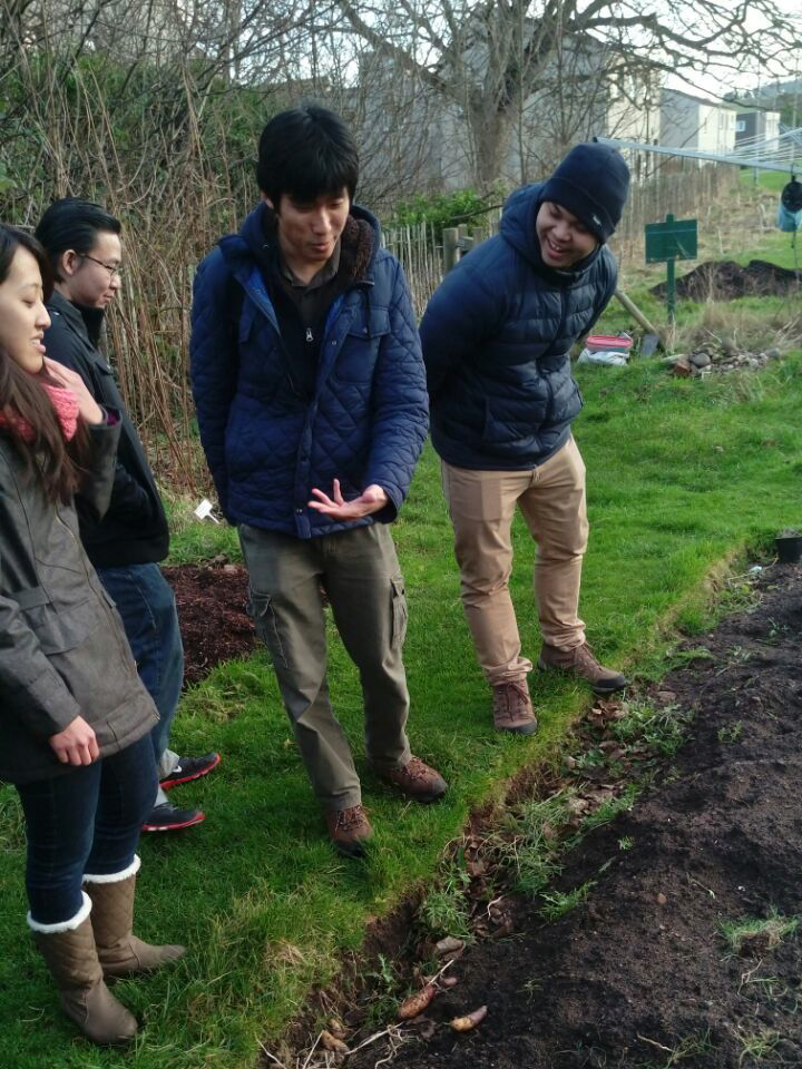 Showing visiting Cheveners and friends around the Albany Park Edible Campus garden