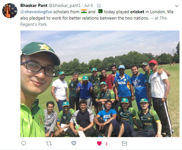 Bhaskar Pant takes a selfie with the teams