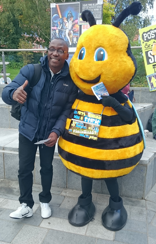 Evans Baines-Johnson poses with bee mascot at Sheffield University
