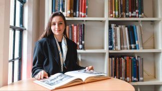 Chevening scholar studying in the library